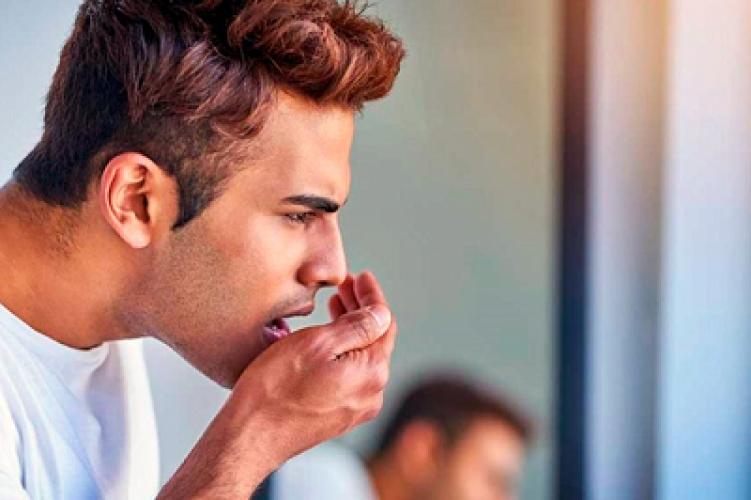 Галітоз або неприємний запах з роту. Причини та лікування.