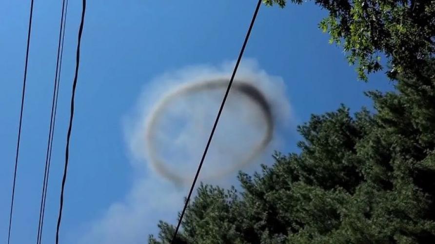 Странное облако в виде бублика