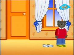 Бурый медвежонок - Раздевается