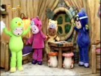 Малыши - Убирает крошки